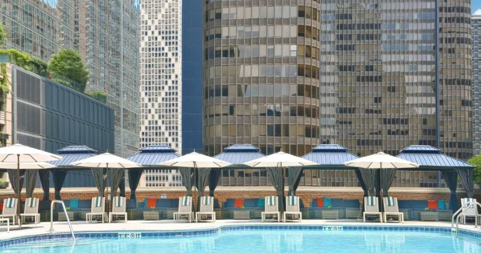 Dive Into Comfort: The Best Hotels Near Shedd Aquarium With Pool