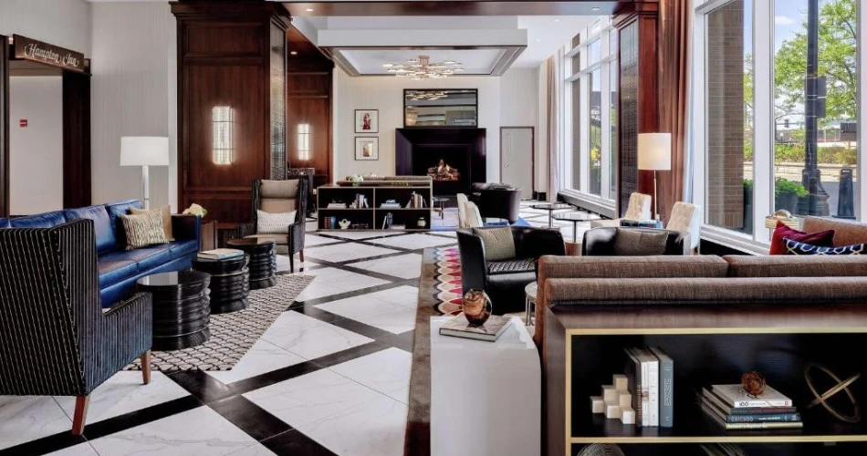 Dive Into Comfort: The Best Hotels Near Shedd Aquarium With Pool