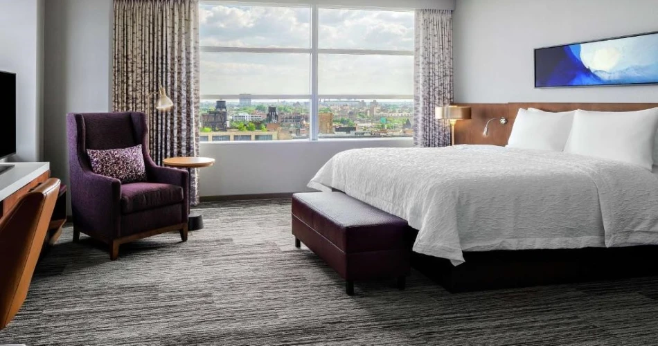Dive Into Comfort: The Best Hotels Near Shedd Aquarium With Pool