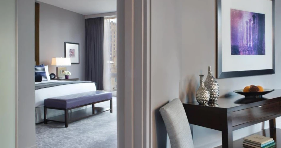 Underwater Wonders and Upscale Stays: Hotels Near Shedd Aquarium
