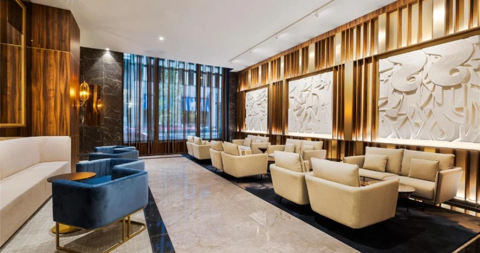 Underwater Wonders and Upscale Stays: Hotels Near Shedd Aquarium

