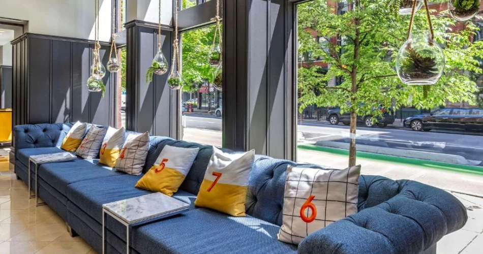 Unwind in Comfort: Top Hotels Near Shedd Aquarium With Parking
