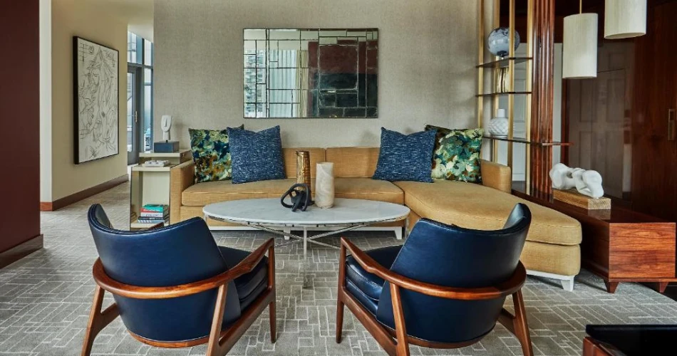 Lakefront Living: Hotels Near Shedd Aquarium and Chicago’s Iconic Attractions
